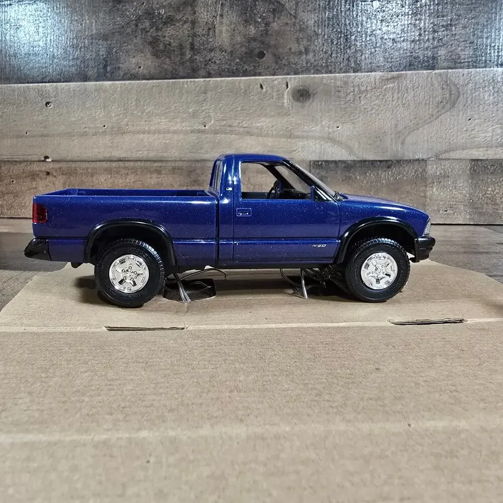 Ertl AMT 1994 Chevy S-10 4X4 Purple Metallic Dealer Promo